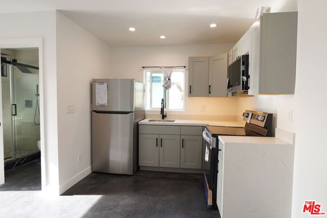 8830 Moonbeam Street, Panorama City CA: https://media.crmls.org/mediaz/d03df0ff-54ff-40a7-aaf5-b1ecece4bd2e.jpg