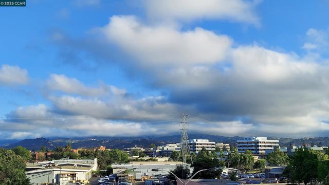 555 Ygnacio Valley Rd, Walnut Creek CA: https://media.crmls.org/mediaz/d03e055b-5032-445f-89de-eaa0092b5175.jpg