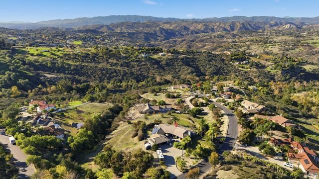 1524 Zutano Lane, Fallbrook CA: https://media.crmls.org/mediaz/d03e6812-4031-4373-a272-53c6fa510b13.jpg
