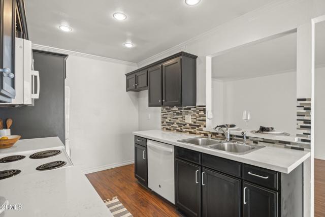 1223 Landsburn Circle, Westlake Village CA: https://media.crmls.org/mediaz/d03e6a0a-5b33-4071-a9ac-a5fee24abe17.jpg