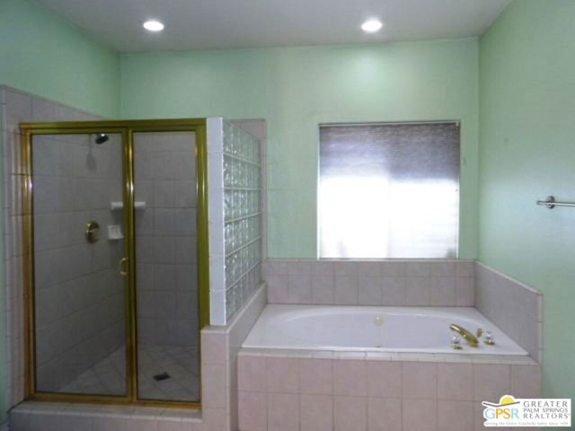 6950 Oak View Court, Oak Hills CA: https://media.crmls.org/mediaz/d03e82f4-866f-4a7a-be2a-c7e380fa5a75.jpg