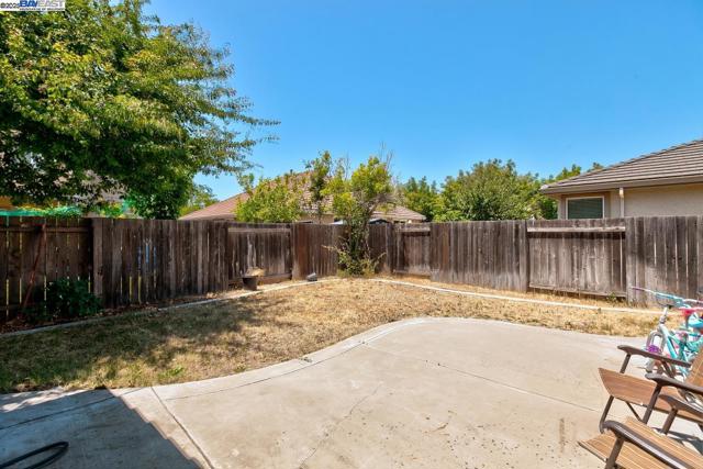 53 Puffin Cir, Oakley CA: https://media.crmls.org/mediaz/d03e94f1-63d8-49ed-9577-8306dd08a0af.jpg