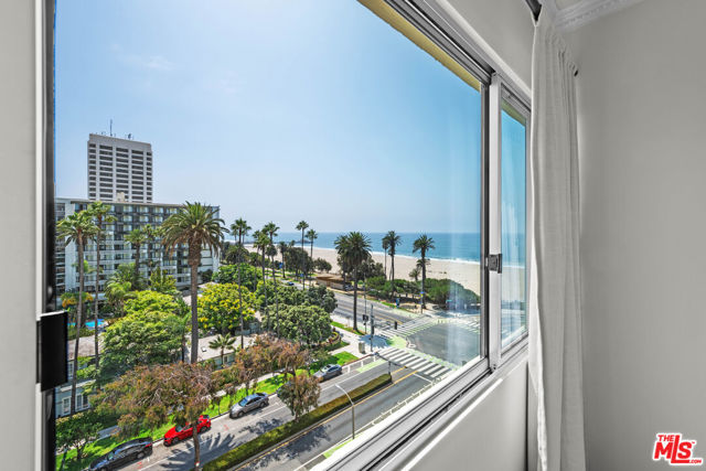 101 California Avenue, Santa Monica CA: https://media.crmls.org/mediaz/d03ee3f3-051b-4feb-a2fc-b751e631ae12.jpg
