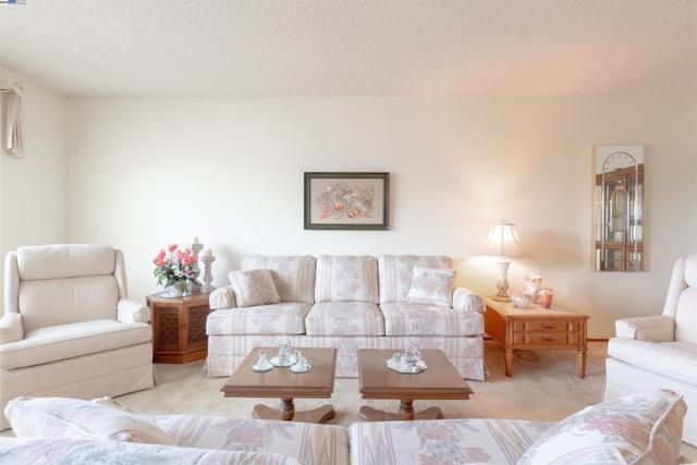 2177 Hillside Cir, San Leandro CA: https://media.crmls.org/mediaz/d03eeb6f-7b8c-46b3-a3af-5ff2f13e74e1.jpg