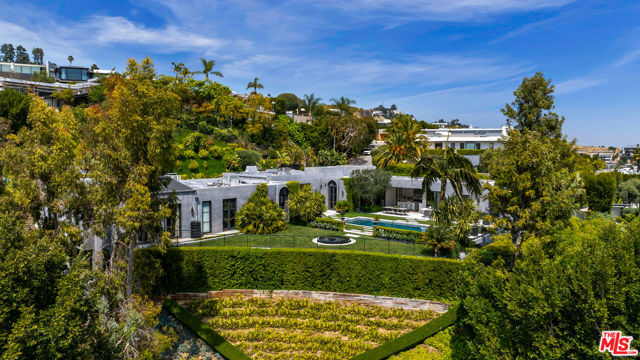 1457 Blue Jay Way, Los Angeles CA: https://media.crmls.org/mediaz/d03f374b-0e80-4044-874c-812523c4c446.jpg