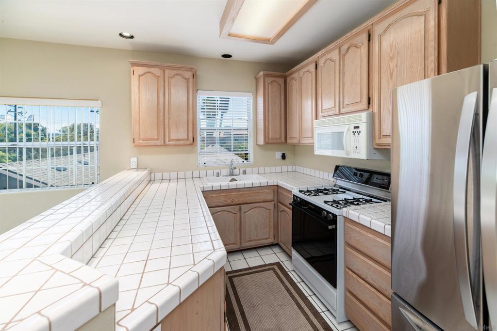 919 W Lewis St - photo 7