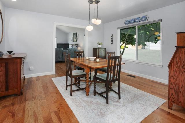 4214 Gull Cove Way, Capitola CA: https://media.crmls.org/mediaz/d03fc013-3437-4c1f-8b1e-c4b59455eb7b.jpg