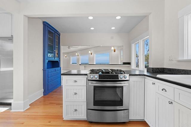 Detail Gallery Image 19 of 67 For 1654 Camino Del Mar Upper,  Del Mar,  CA 92014 - 3 Beds | 3 Baths