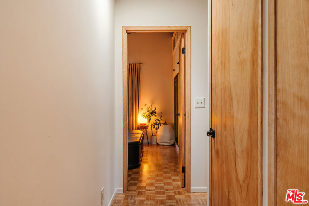 https://media.crmls.org/mediaz/d0401bf2-31aa-49aa-8fbb-e5d1ec0868cb.jpg?preset=X-Large