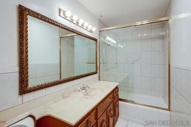 1354 Chalcedony St, San Diego CA: https://media.crmls.org/mediaz/d04035e9-fef3-4134-a4a9-d223cb5698e3.jpg