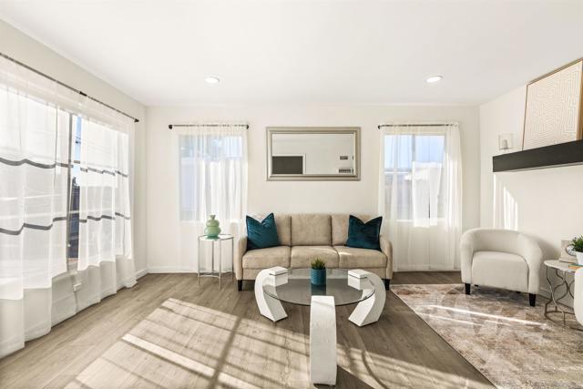 3811 Boren St, San Diego CA: https://media.crmls.org/mediaz/d040e9fc-2d59-470f-bede-fb2d3464b03b.jpg