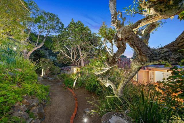 7520 Hillside Dr, La Jolla CA: https://media.crmls.org/mediaz/d0413481-1ecb-4456-ab12-62ea12755a9a.jpg