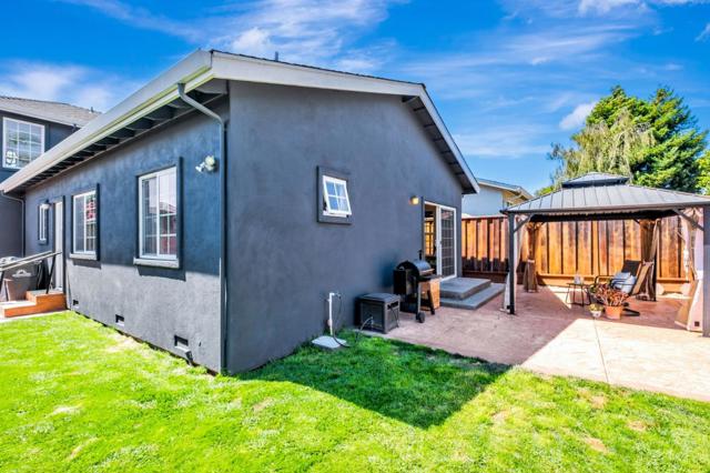 1740 47th Avenue, Capitola CA: https://media.crmls.org/mediaz/d0414b0e-9c3a-4d4f-99a1-1d215617bf81.jpg
