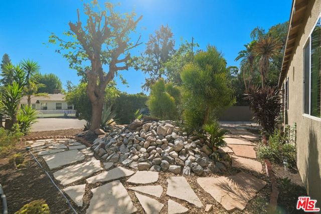 4719 W Wortser Avenue, Sherman Oaks CA: https://media.crmls.org/mediaz/d041b869-219d-4875-926e-b58cbadda41e.jpg