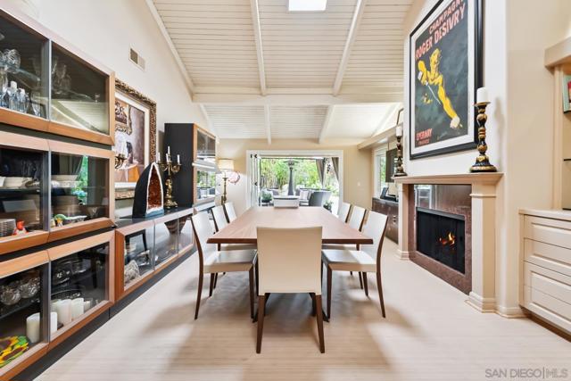 5979 Via Zurita, La Jolla CA: https://media.crmls.org/mediaz/d041b938-c887-4263-a371-564ab5327543.jpg