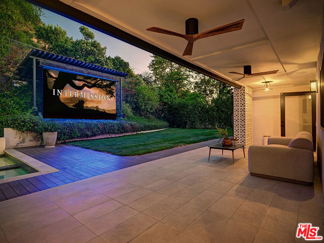 8674 Edwin Drive, Los Angeles CA: https://media.crmls.org/mediaz/d0422e14-1557-4d17-a21a-a39ba66bccfa.jpg