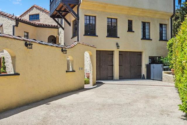 2307 Easton Drive, Burlingame CA: https://media.crmls.org/mediaz/d042b606-c838-43fe-9b28-4af23a808054.jpg