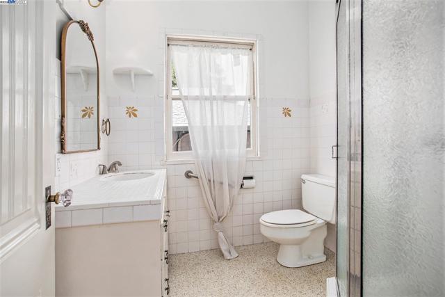 2120 Encinal, Alameda CA: https://media.crmls.org/mediaz/d042e60b-cf6e-43fd-ba9c-4b541658b9b5.jpg