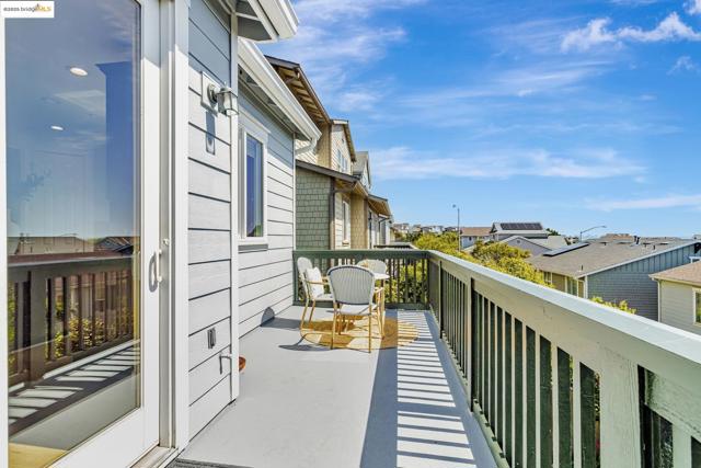 104 Seacliff Court, Richmond CA: https://media.crmls.org/mediaz/d04318de-dc55-4c87-a36e-efa4697a0915.jpg