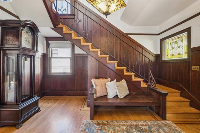 1335 Grove St, Alameda CA: https://media.crmls.org/mediaz/d0431fc7-a3d7-4207-92da-24d46c5be0f0.jpg