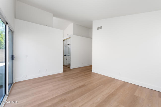 7246 University Drive, Moorpark CA: https://media.crmls.org/mediaz/d04347cf-88ef-47a8-b3fb-a050ffb41ee2.jpg