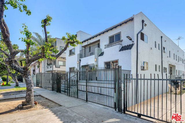 123 S Westmoreland Avenue, Los Angeles CA: https://media.crmls.org/mediaz/d043503d-624a-418a-a6a5-7e93409558e2.jpg