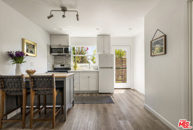 1471 Hill Drive, Los Angeles CA: https://media.crmls.org/mediaz/d043aecd-e917-4456-9da6-4826bfcdc1e6.jpg