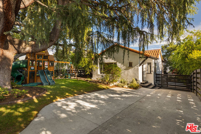 956 Parkman Street, Altadena CA: https://media.crmls.org/mediaz/d043cb5c-cf8c-4259-ae7d-b85d41b49c6c.jpg