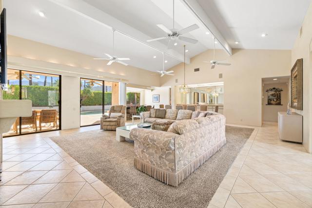 73681 Agave Lane, Palm Desert CA: https://media.crmls.org/mediaz/d04426e1-eb2a-483e-af8d-740b71ef2f26.jpg