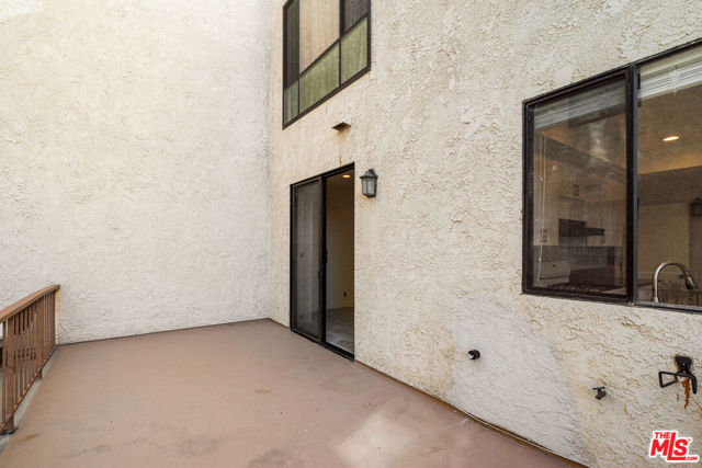 4454 Ventura Canyon Avenue, Sherman Oaks CA: https://media.crmls.org/mediaz/d04505a7-c8cd-4250-8c82-d447961bbf7a.jpg