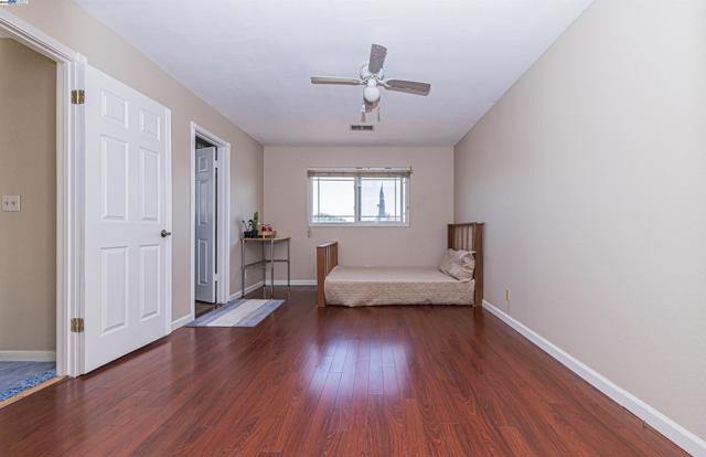 477 Clifford Ct, Bay Point CA: https://media.crmls.org/mediaz/d04505d7-bcca-4db1-bab1-bc4f174b8607.jpg