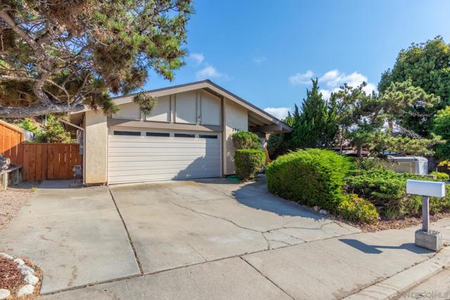 2941 Ariane Dr, San Diego CA: https://media.crmls.org/mediaz/d04512a1-1e9f-413c-899c-0c8bb252181c.jpg