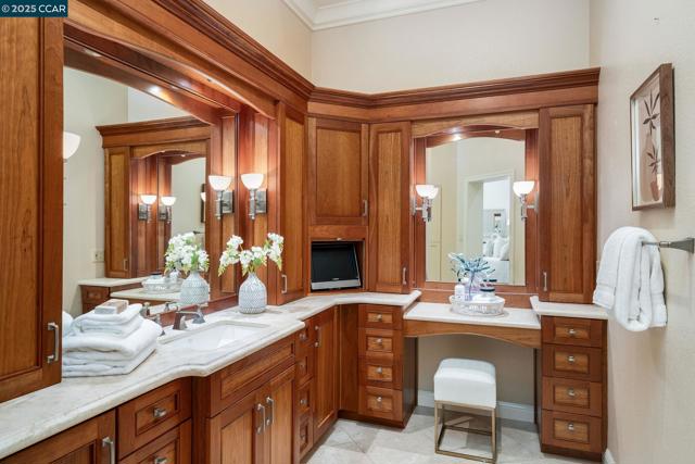 3363 Deer Hollow Drive, Danville CA: https://media.crmls.org/mediaz/d0459bb1-83d9-4406-9b92-902b1c3ad486.jpg