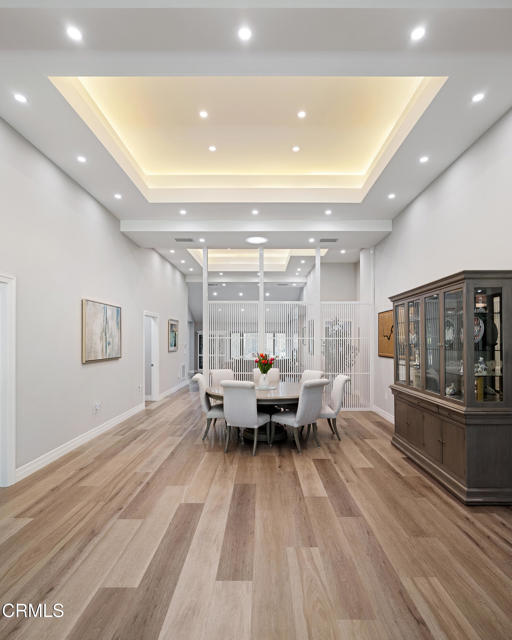 4428 Oakwood Avenue, La Canada Flintridge CA: https://media.crmls.org/mediaz/d0460813-7859-4653-bec1-321bbdf38d38.jpg
