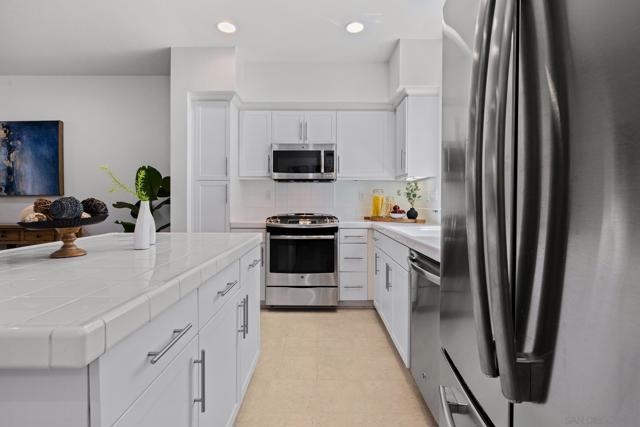 316 Antoni Glen, Escondido CA: https://media.crmls.org/mediaz/d0461177-6e5c-49bd-a714-4d72f090d573.jpg