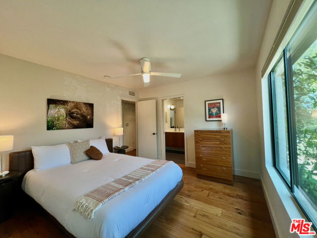 6435 Innsdale Drive, Los Angeles CA: https://media.crmls.org/mediaz/d0463994-d521-43a9-9af8-a8a365999495.jpg
