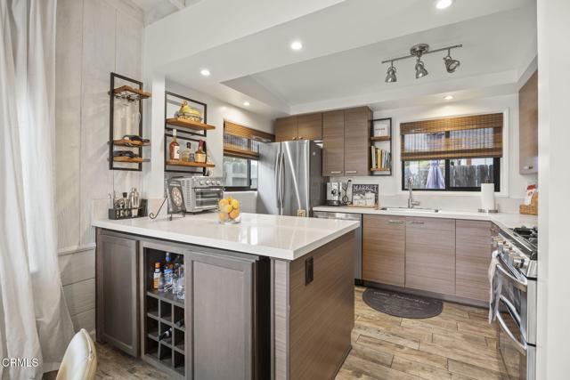 3500 Ocean Drive, Oxnard CA: https://media.crmls.org/mediaz/d046b2b7-5905-48ac-abd5-74c5363946bc.jpg