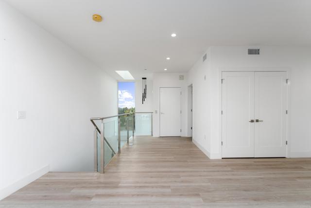 Detail Gallery Image 13 of 24 For 2648 State Street, Unit #E, Carlsbad,  CA 92008 - 3 Beds | 3/1 Baths