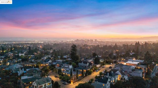 1222 Hollywood Ave, Oakland CA: https://media.crmls.org/mediaz/d0478327-d54c-4279-b6f7-b279b4c6c4b2.jpg