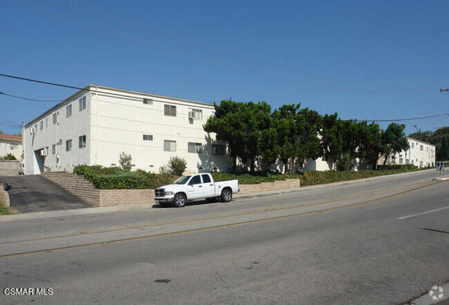 four-sons-thousand-oaks-ca-building-phot