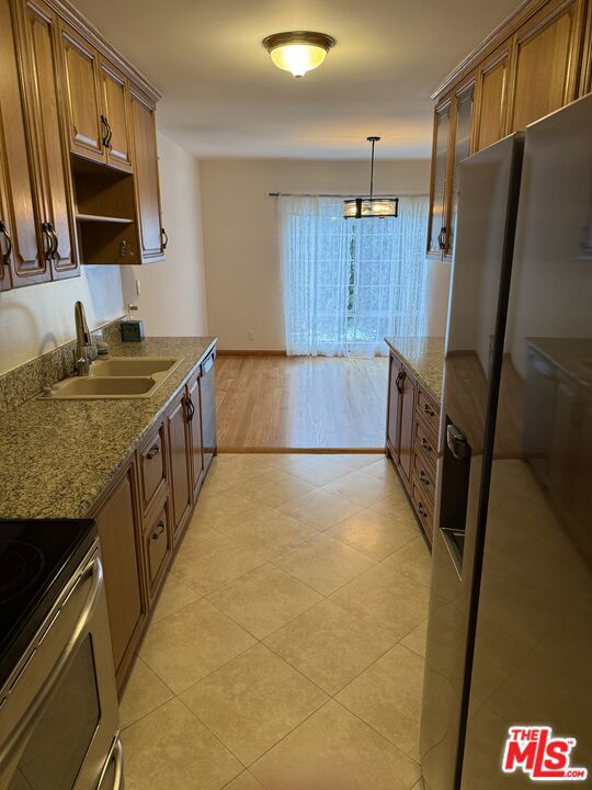 4647 Willis Avenue, Sherman Oaks CA: https://media.crmls.org/mediaz/d047e473-715c-4c8a-a7e9-13689e88a3d0.jpg
