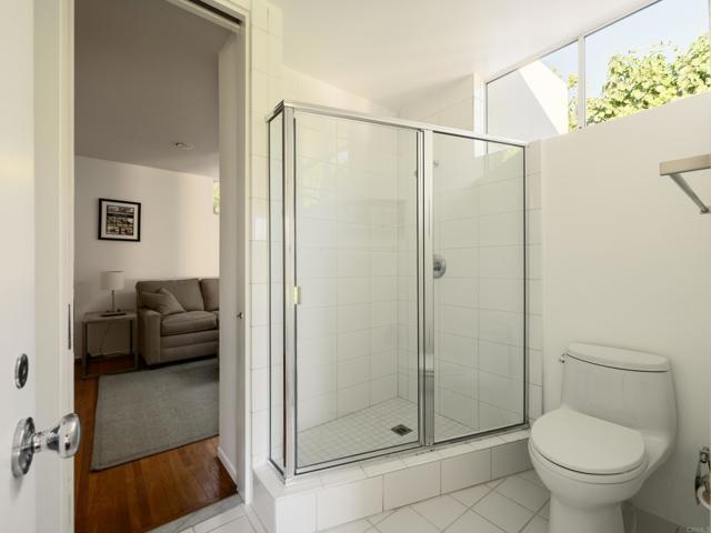 421 Serpentine Drive, Del Mar CA: https://media.crmls.org/mediaz/d048fef6-6d6e-41d2-85b5-e1285f3dec31.jpg