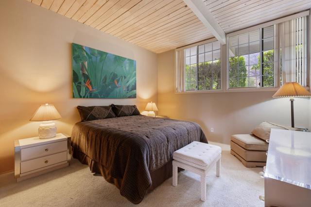 968 N Fairview Circle, Palm Springs CA: https://media.crmls.org/mediaz/d0490075-e27a-40a3-8752-5eb0539a1078.jpg