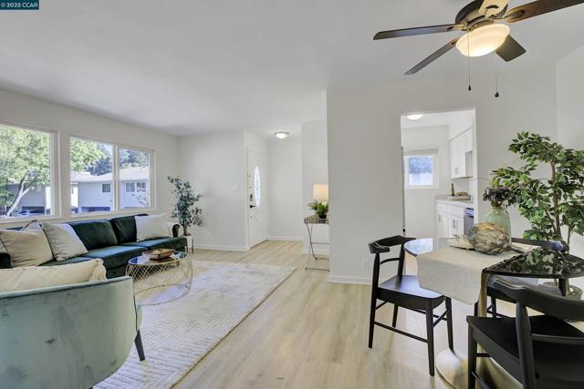 1356 Del Rio Cir, Concord CA: https://media.crmls.org/mediaz/d049312e-0864-4200-9705-1a40f4d82986.jpg