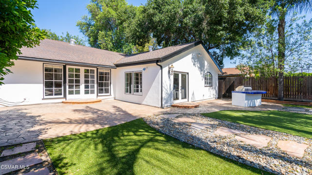 5726 Donna Avenue, Tarzana CA: https://media.crmls.org/mediaz/d04936fe-1d36-4c40-af33-fc2eb8eb4be7.jpg