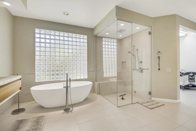 52 MASTER BATH MLS SIZE