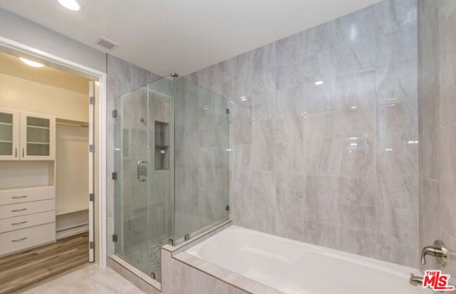 801 S Grand Avenue, Los Angeles CA: https://media.crmls.org/mediaz/d0498c79-caf5-4fe7-987d-4e1535f3450a.jpg
