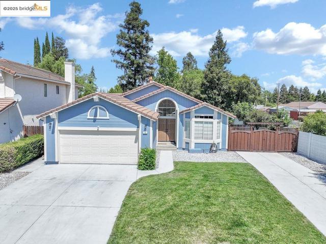 738 Valley Green Dr, Brentwood CA: https://media.crmls.org/mediaz/d049a07e-25d4-4926-9af7-4c3d5af0705d.jpg