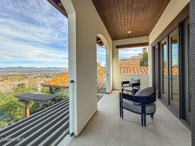 25877 Shady Oak Lane, Valencia CA: https://media.crmls.org/mediaz/d049a7d6-8077-4fcf-a4b7-bbae57777557.jpg