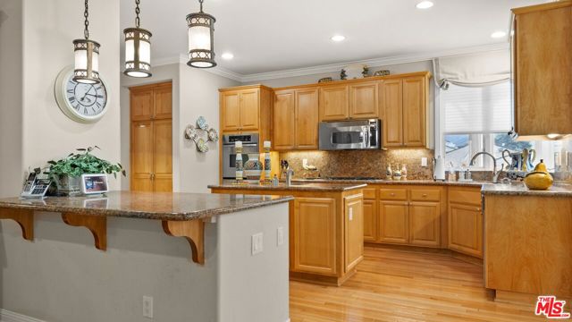 219 Baybrook Court, Lake Sherwood CA: https://media.crmls.org/mediaz/d049ba6c-d556-458e-8ac8-40f942e1e6f4.jpg